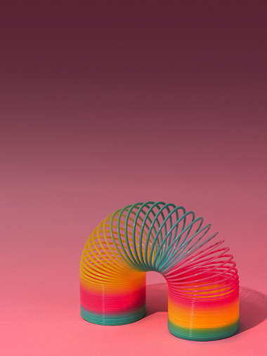 Sprungfeder in Regenbogenfarben